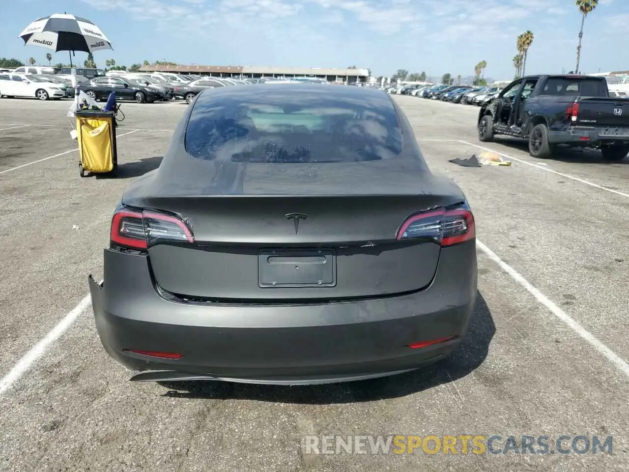6 Photograph of a damaged car 5YJ3E1EA0NF320370 TESLA MODEL 3 2022