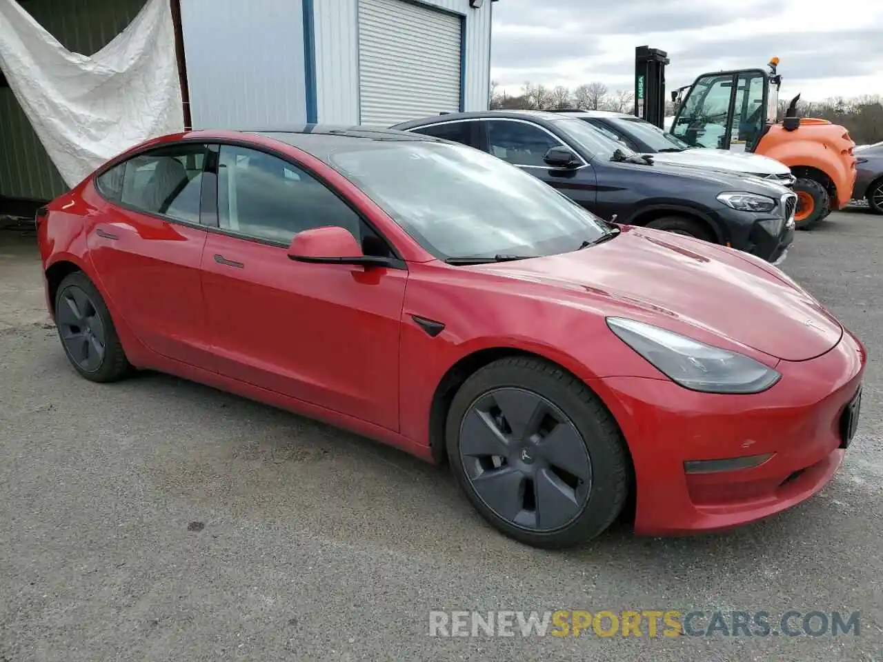 4 Photograph of a damaged car 5YJ3E1EA0NF368581 TESLA MODEL 3 2022