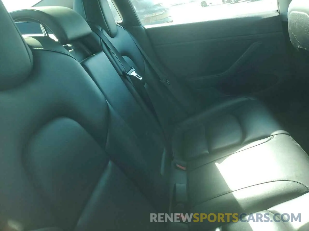 10 Photograph of a damaged car 5YJ3E1EA0NF368886 TESLA MODEL 3 2022