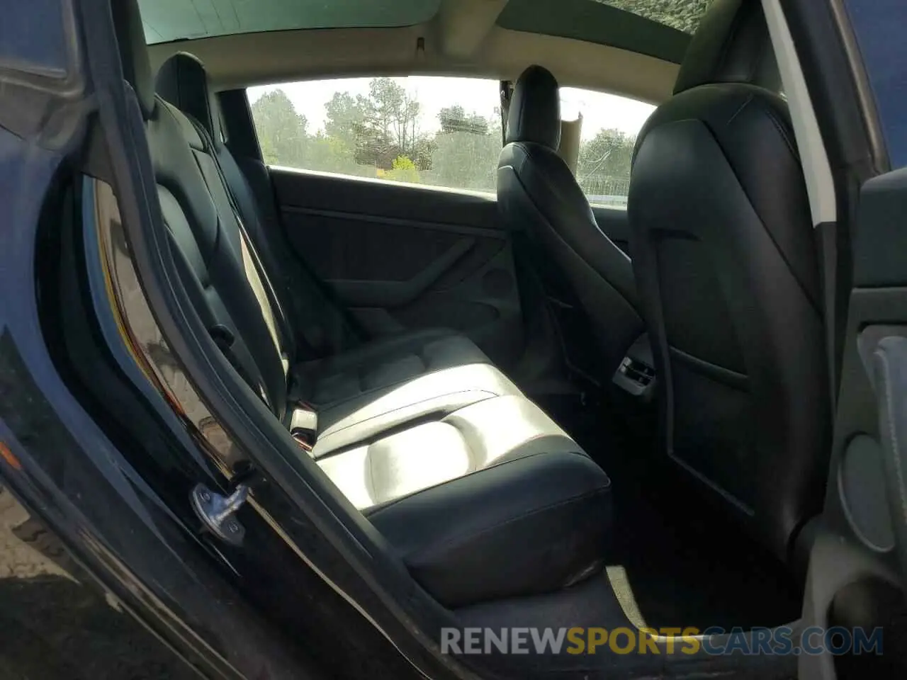 10 Photograph of a damaged car 5YJ3E1EA0NF369679 TESLA MODEL 3 2022