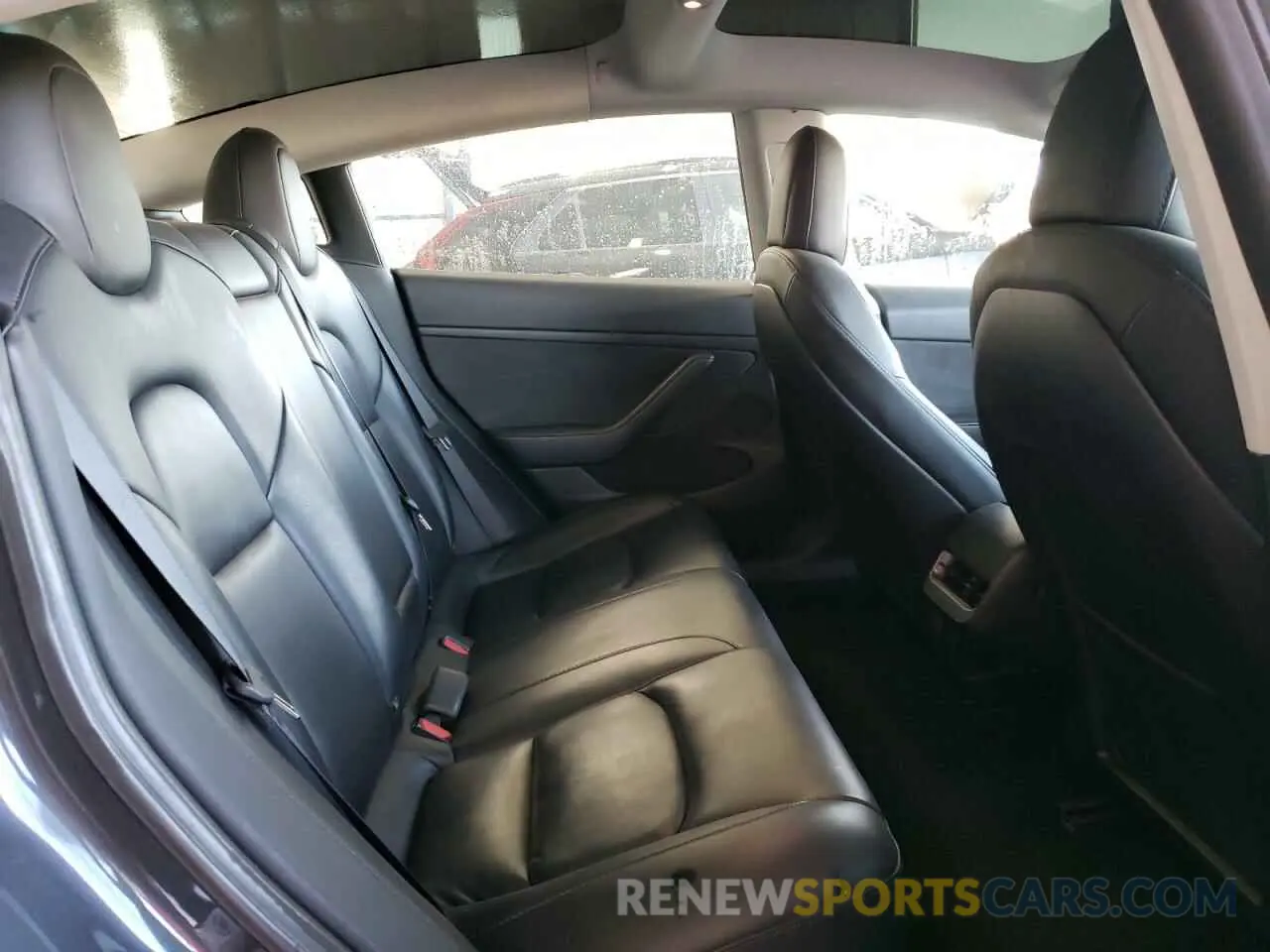 10 Photograph of a damaged car 5YJ3E1EA0NF370332 TESLA MODEL 3 2022