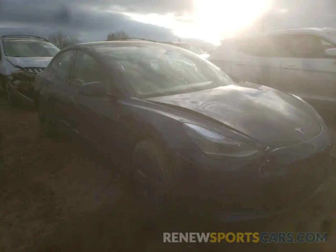 4 Photograph of a damaged car 5YJ3E1EA0NF371268 TESLA MODEL 3 2022