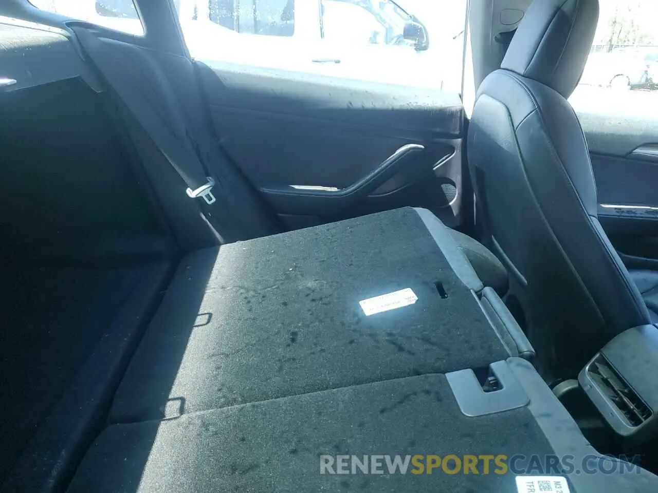 10 Photograph of a damaged car 5YJ3E1EA0NF372436 TESLA MODEL 3 2022