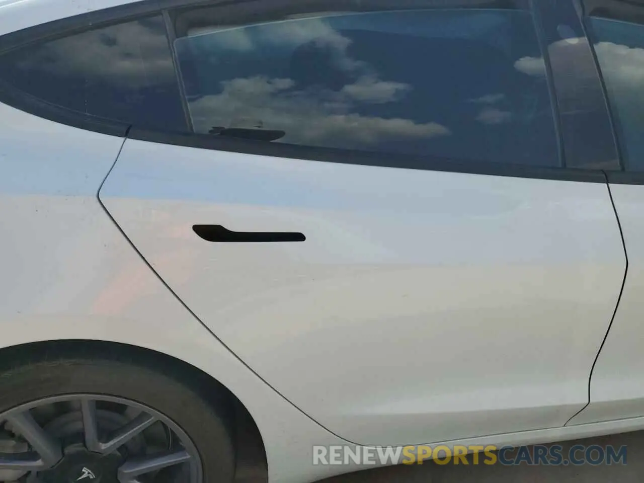 10 Photograph of a damaged car 5YJ3E1EA1NF101515 TESLA MODEL 3 2022