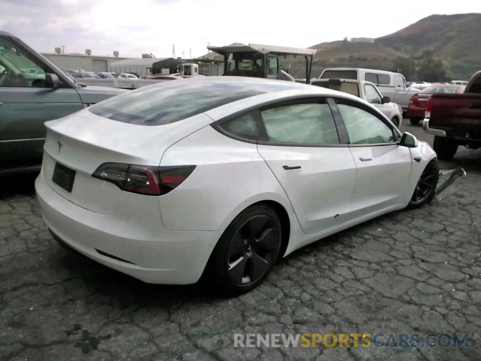 4 Photograph of a damaged car 5YJ3E1EA1NF101918 TESLA MODEL 3 2022