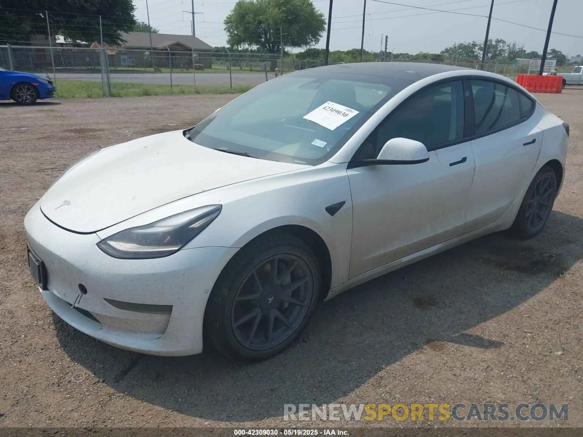 2 Photograph of a damaged car 5YJ3E1EA1NF102485 TESLA MODEL 3 2022