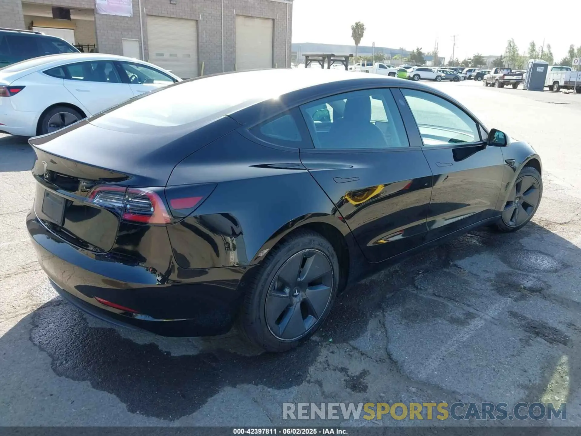 4 Photograph of a damaged car 5YJ3E1EA1NF103460 TESLA MODEL 3 2022