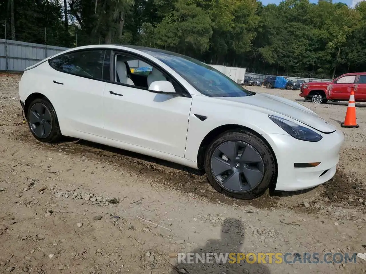 4 Photograph of a damaged car 5YJ3E1EA1NF104124 TESLA MODEL 3 2022