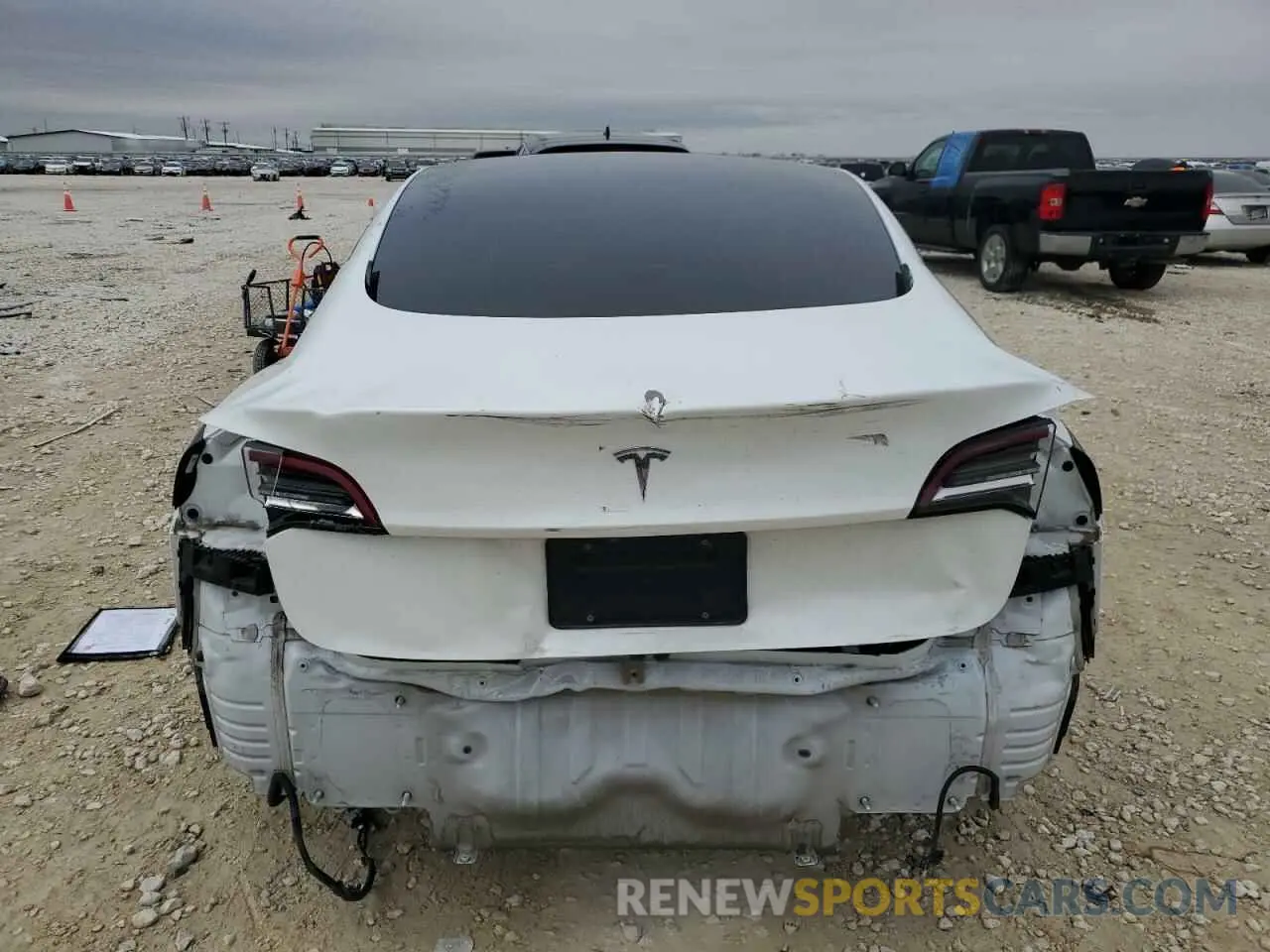 6 Photograph of a damaged car 5YJ3E1EA1NF106469 TESLA MODEL 3 2022