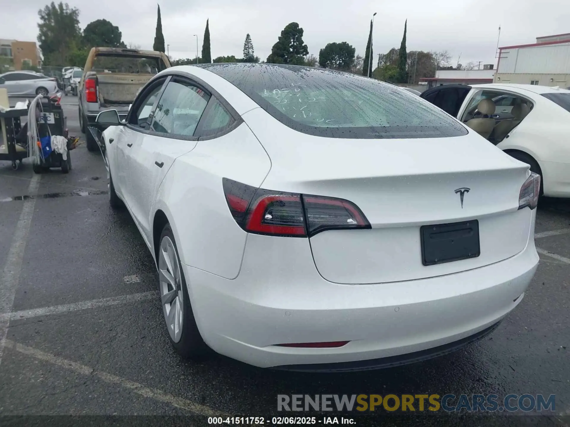 3 Photograph of a damaged car 5YJ3E1EA1NF134224 TESLA MODEL 3 2022