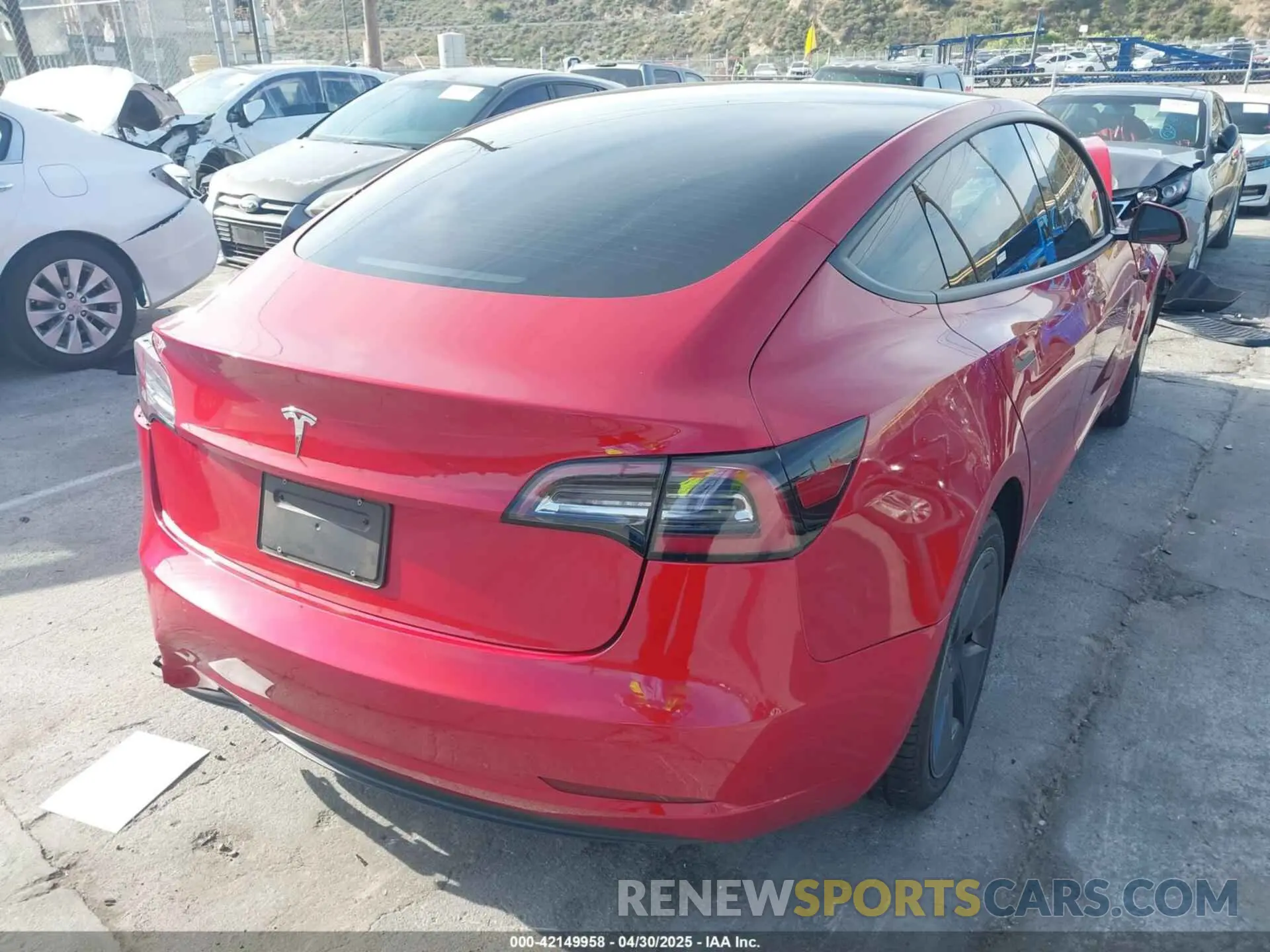 4 Photograph of a damaged car 5YJ3E1EA1NF138984 TESLA MODEL 3 2022