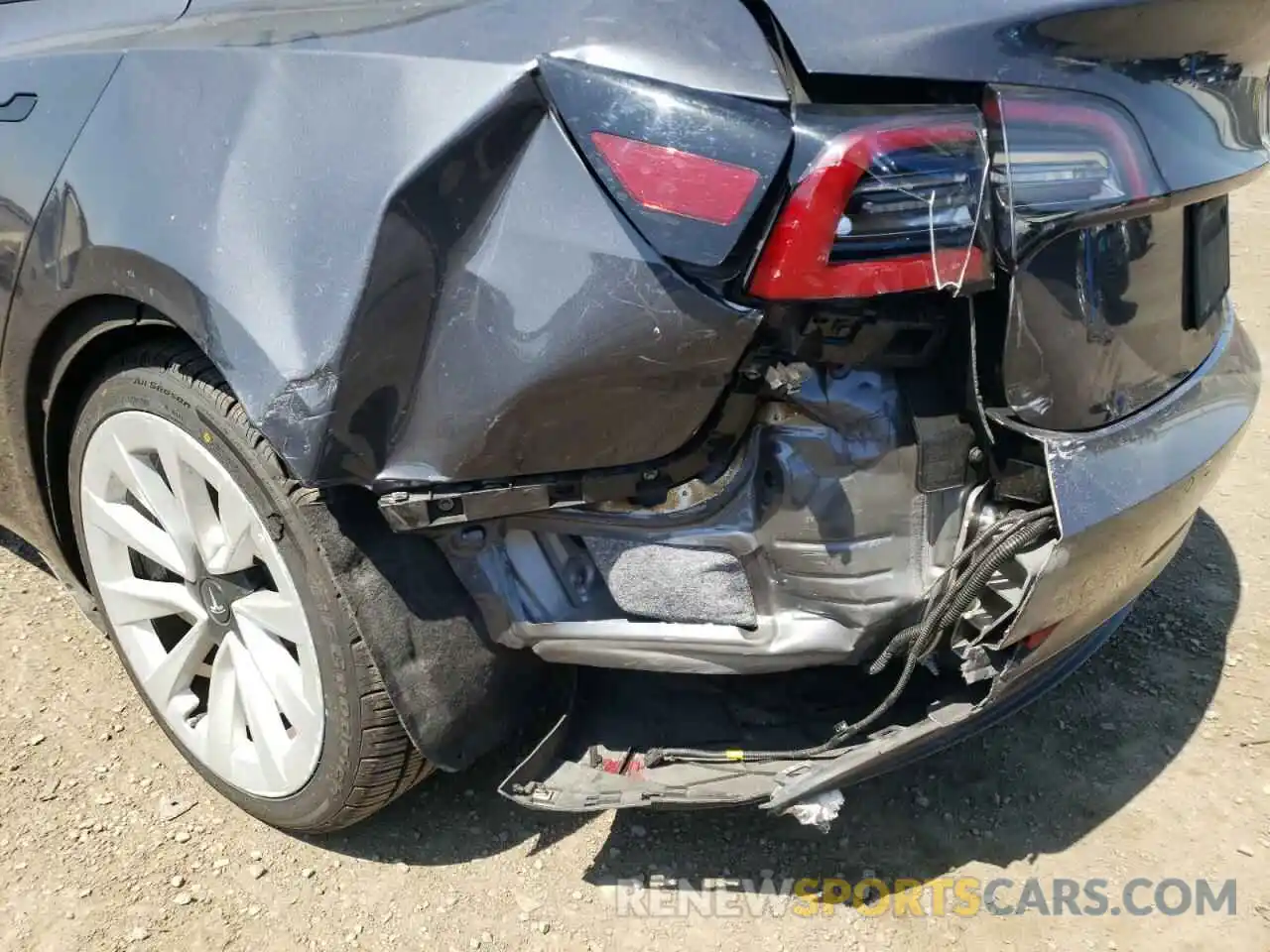 9 Photograph of a damaged car 5YJ3E1EA1NF142968 TESLA MODEL 3 2022