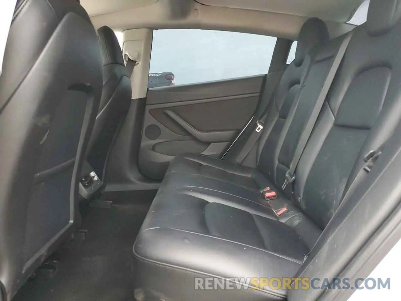 10 Photograph of a damaged car 5YJ3E1EA1NF143263 TESLA MODEL 3 2022