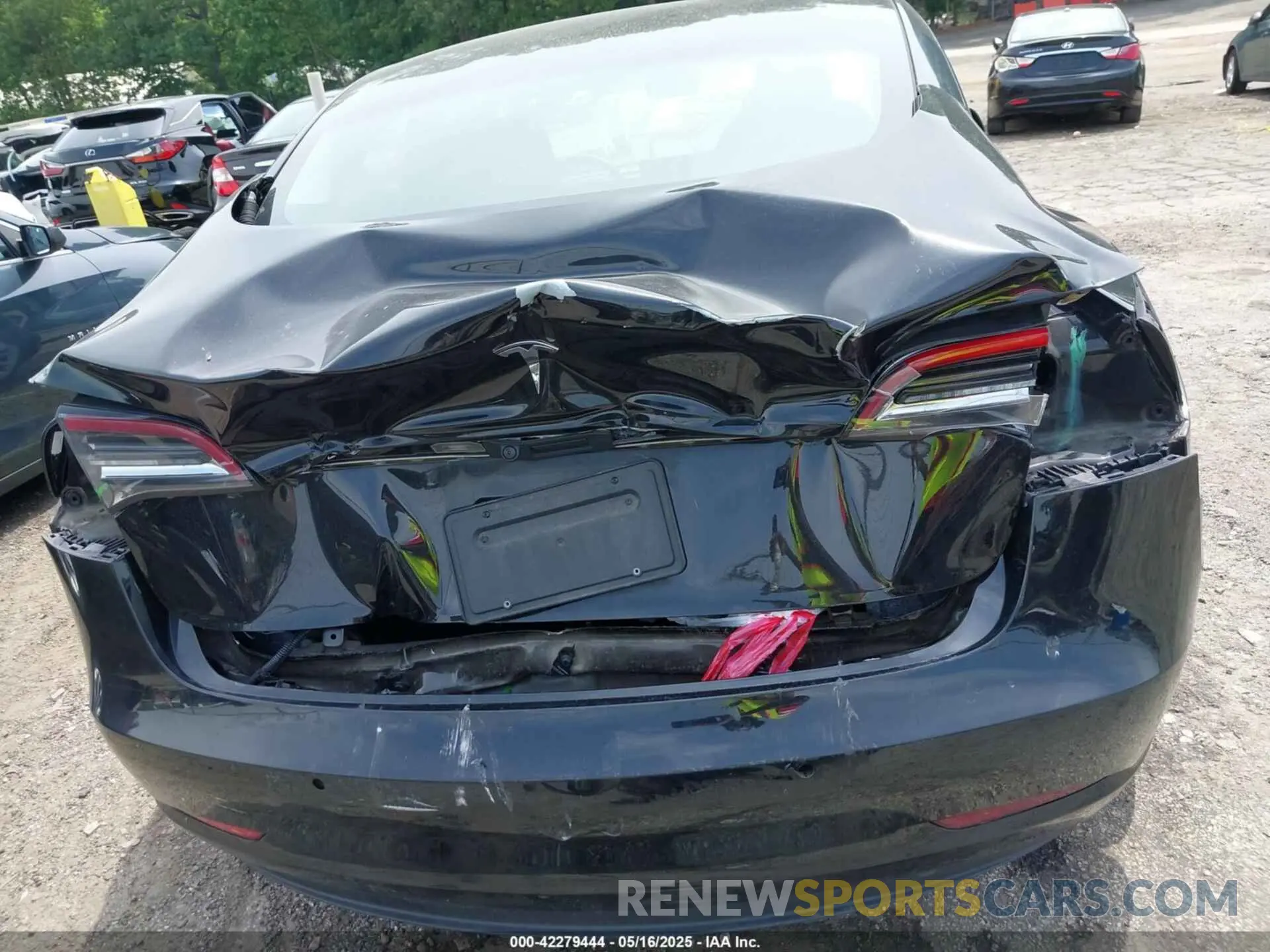 17 Photograph of a damaged car 5YJ3E1EA1NF187246 TESLA MODEL 3 2022