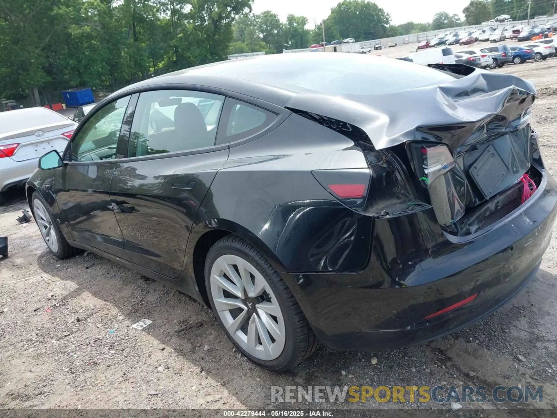 3 Photograph of a damaged car 5YJ3E1EA1NF187246 TESLA MODEL 3 2022