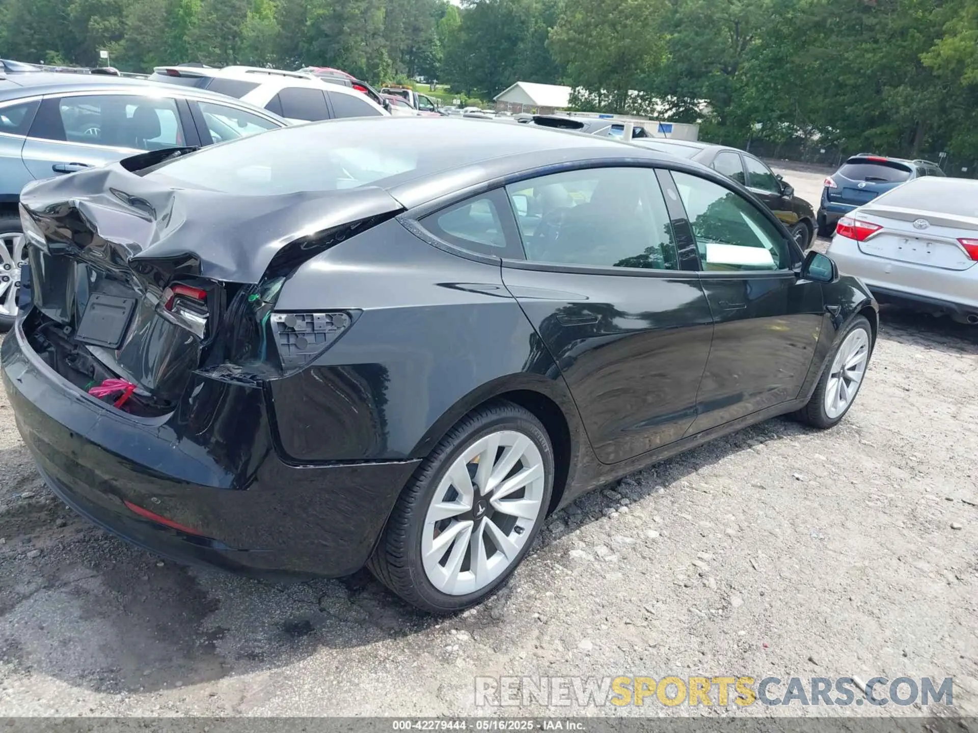 4 Photograph of a damaged car 5YJ3E1EA1NF187246 TESLA MODEL 3 2022