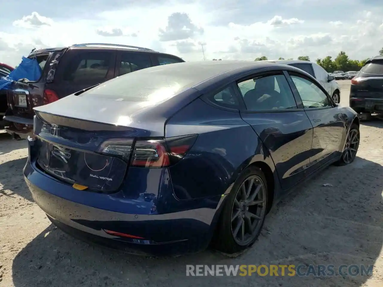 4 Photograph of a damaged car 5YJ3E1EA1NF191829 TESLA MODEL 3 2022