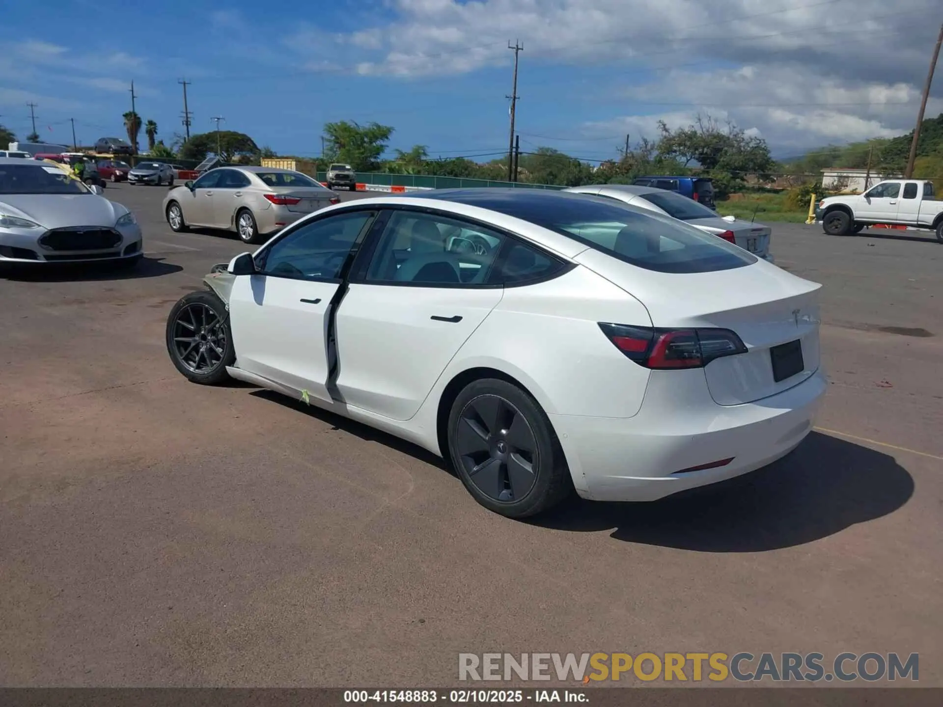 3 Photograph of a damaged car 5YJ3E1EA1NF241533 TESLA MODEL 3 2022