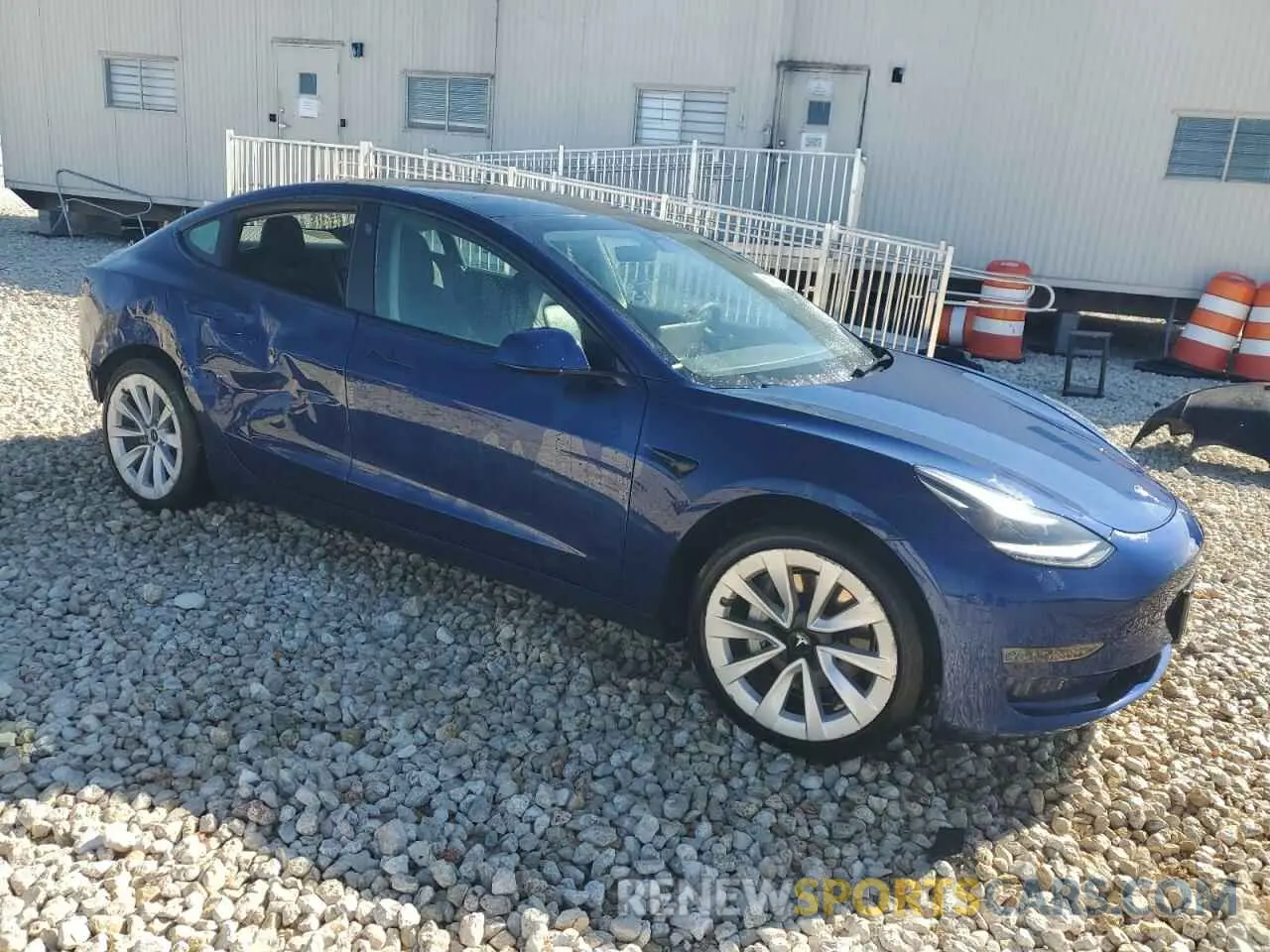 4 Photograph of a damaged car 5YJ3E1EA1NF286004 TESLA MODEL 3 2022