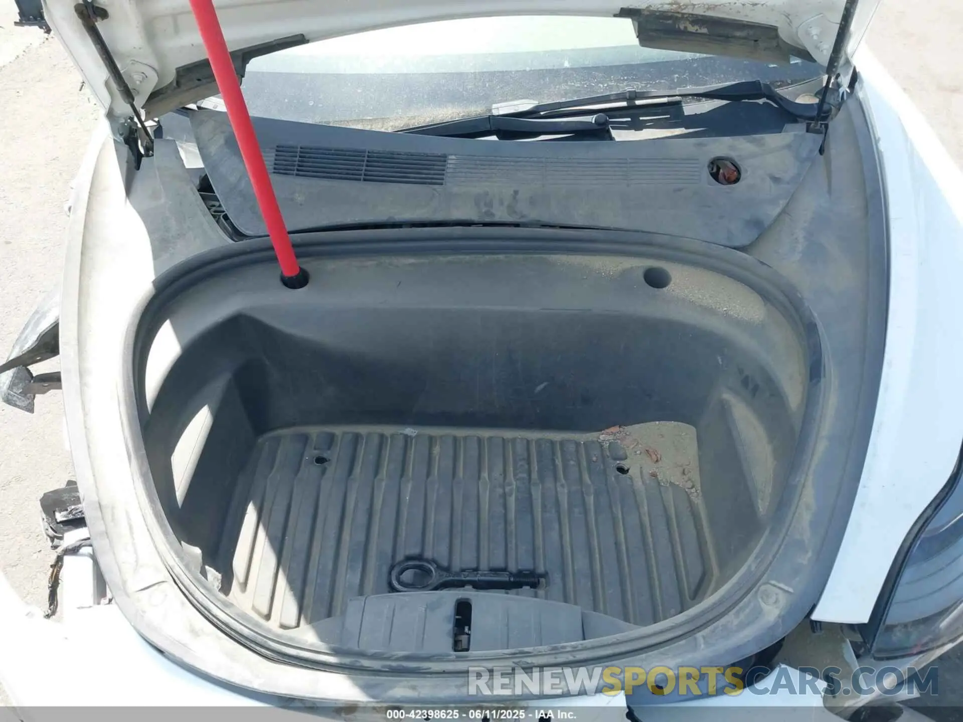 10 Photograph of a damaged car 5YJ3E1EA1NF294264 TESLA MODEL 3 2022