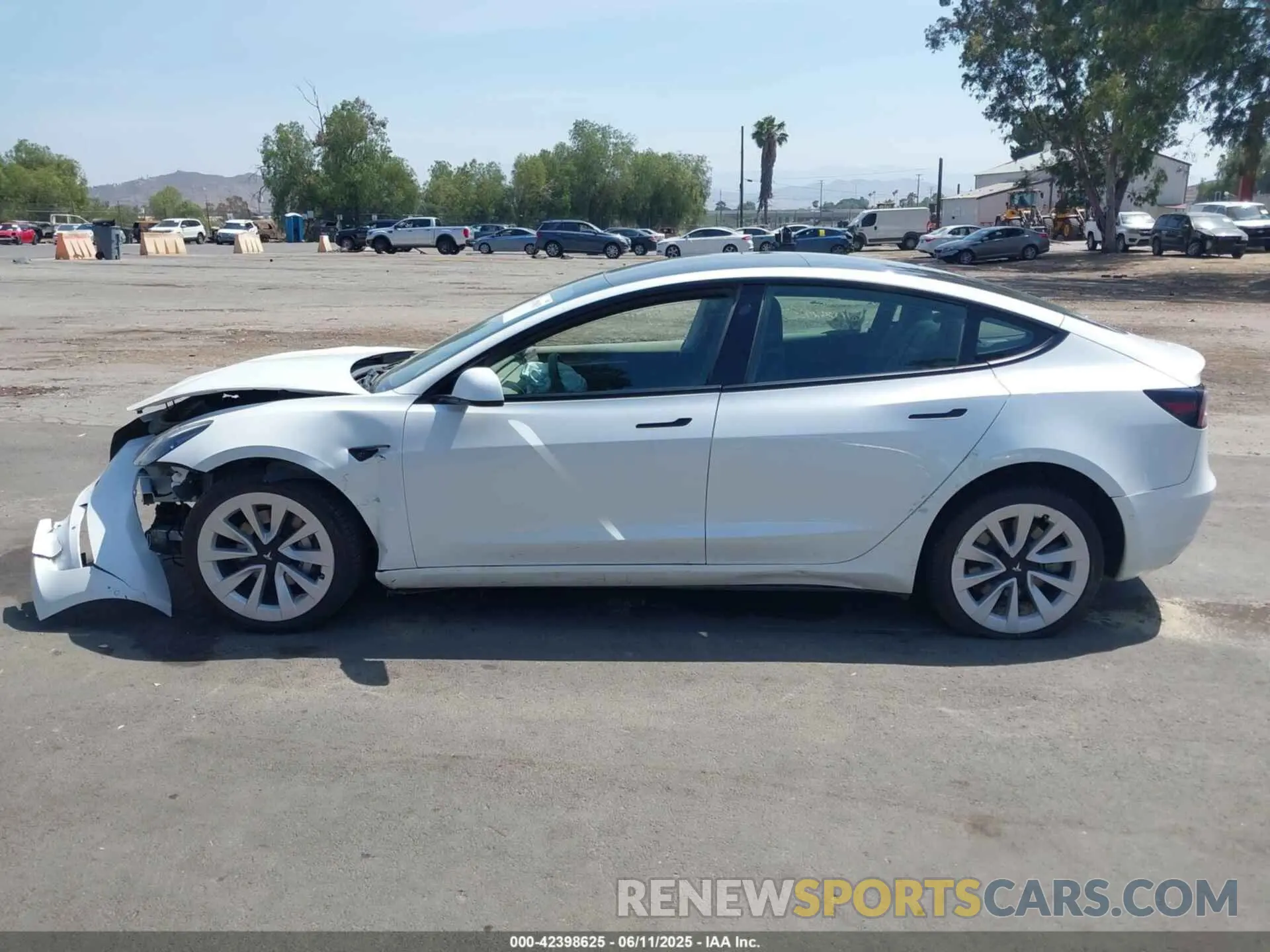14 Photograph of a damaged car 5YJ3E1EA1NF294264 TESLA MODEL 3 2022