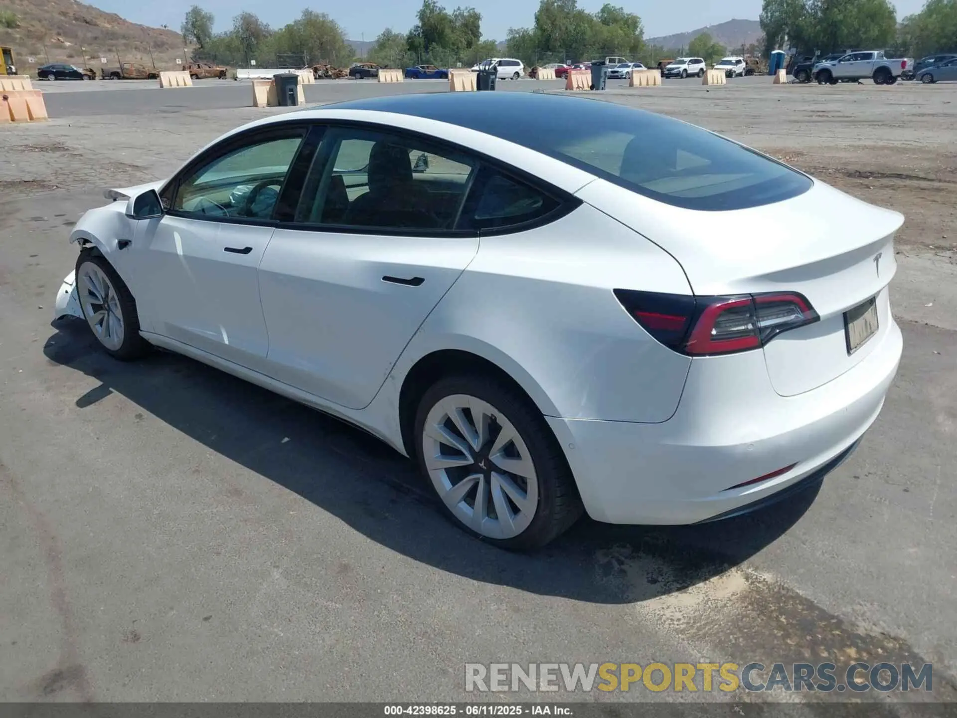 3 Photograph of a damaged car 5YJ3E1EA1NF294264 TESLA MODEL 3 2022