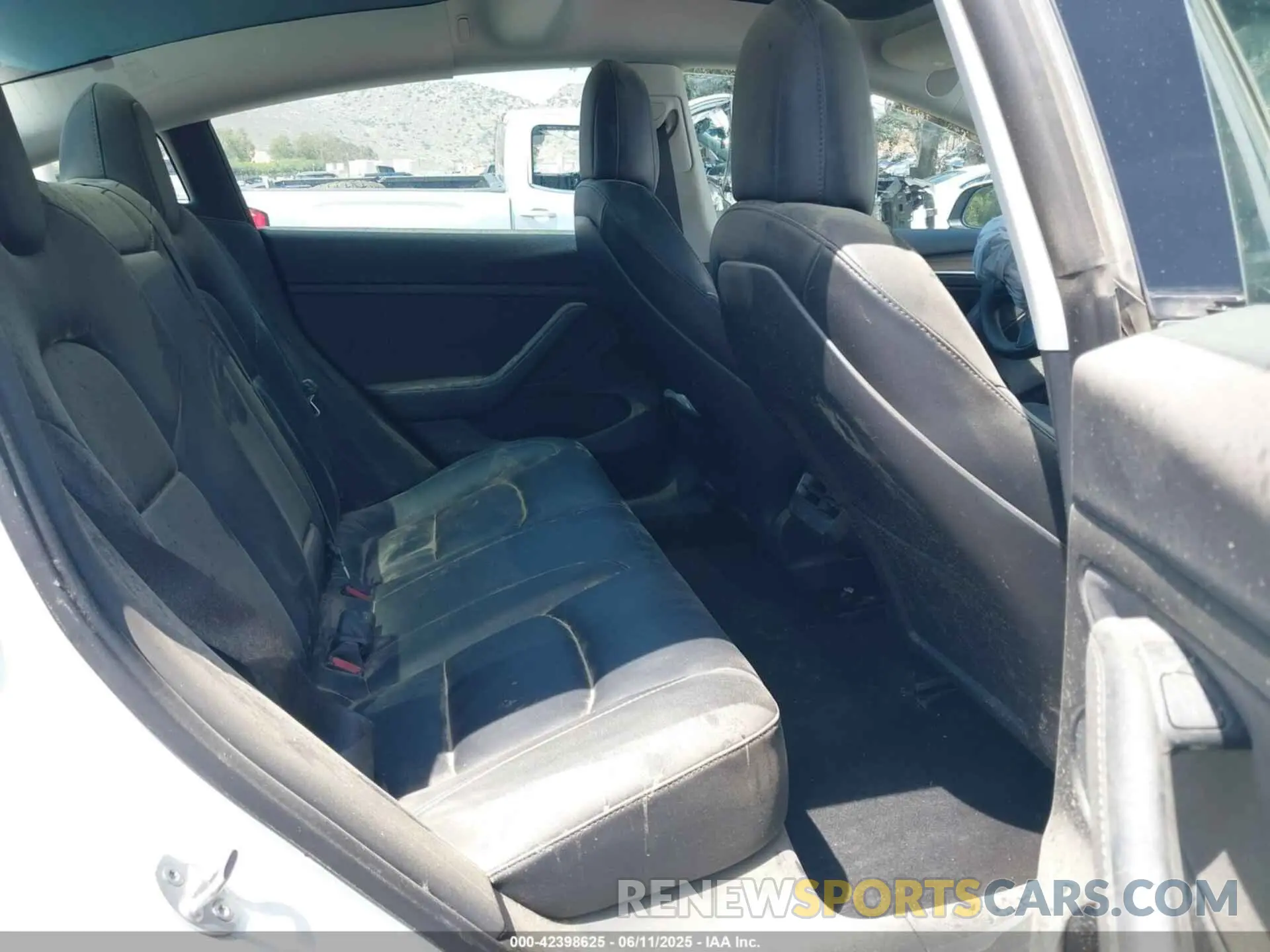 8 Photograph of a damaged car 5YJ3E1EA1NF294264 TESLA MODEL 3 2022