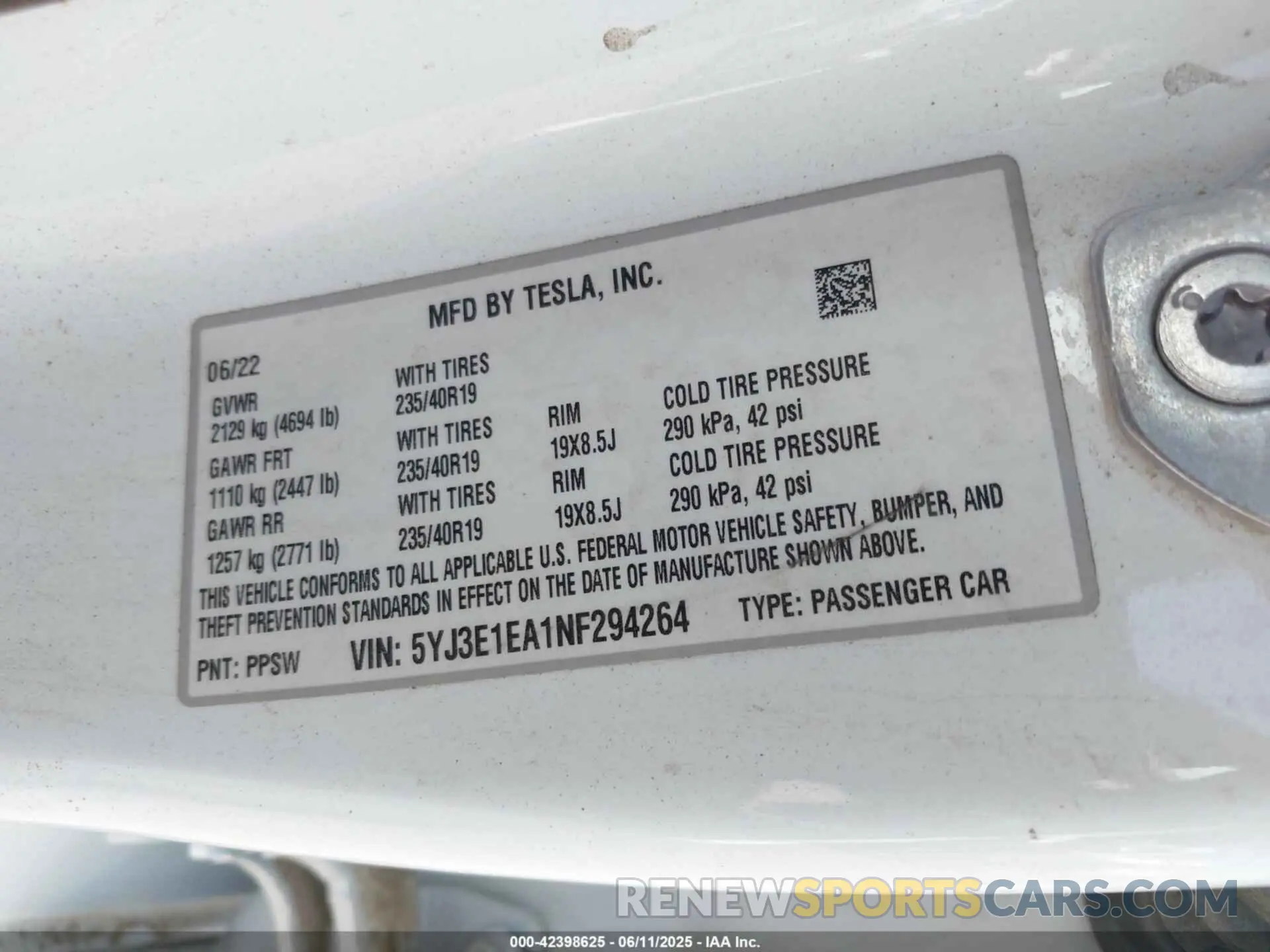 9 Photograph of a damaged car 5YJ3E1EA1NF294264 TESLA MODEL 3 2022
