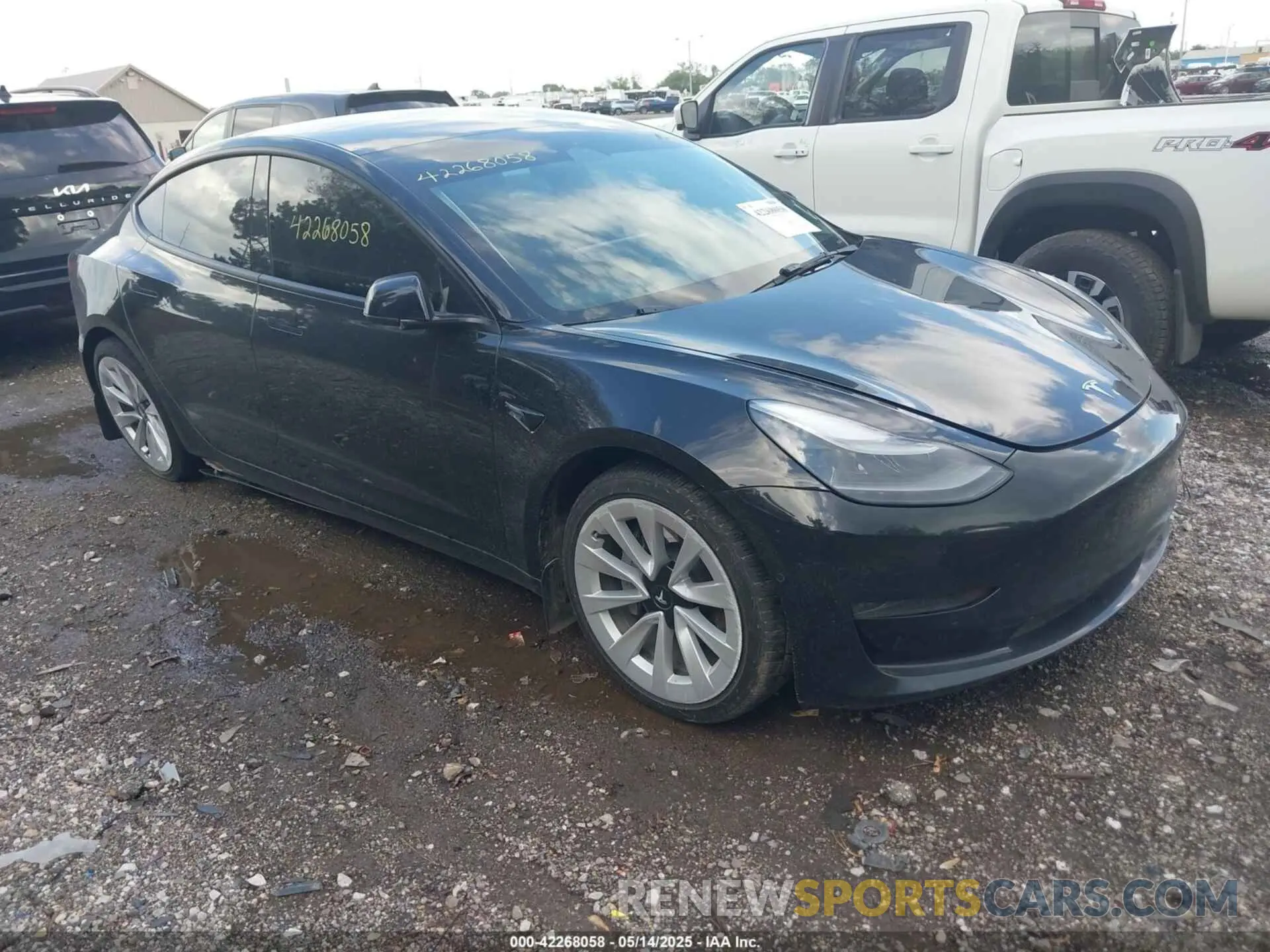 1 Photograph of a damaged car 5YJ3E1EA1NF304355 TESLA MODEL 3 2022