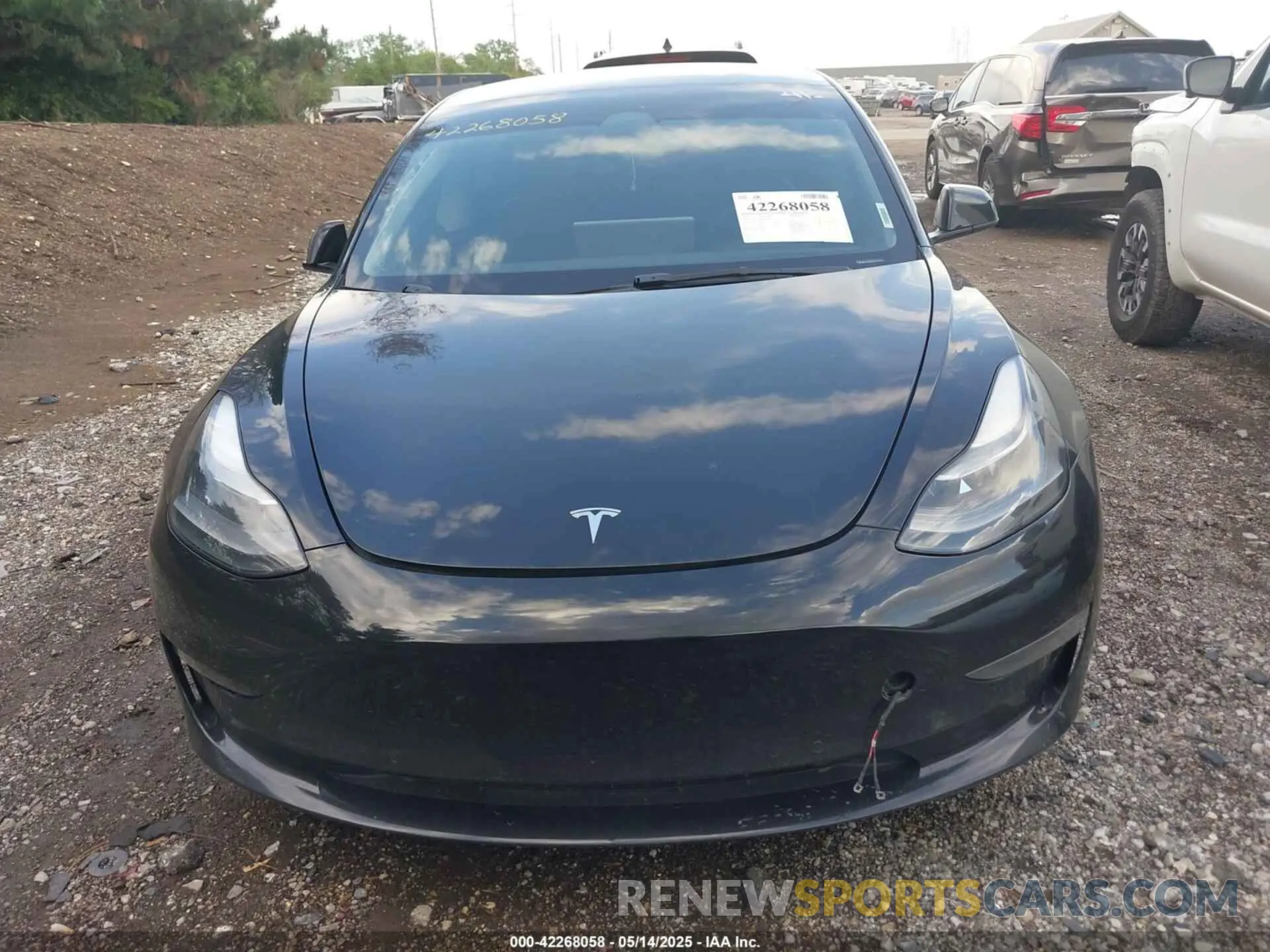 11 Photograph of a damaged car 5YJ3E1EA1NF304355 TESLA MODEL 3 2022