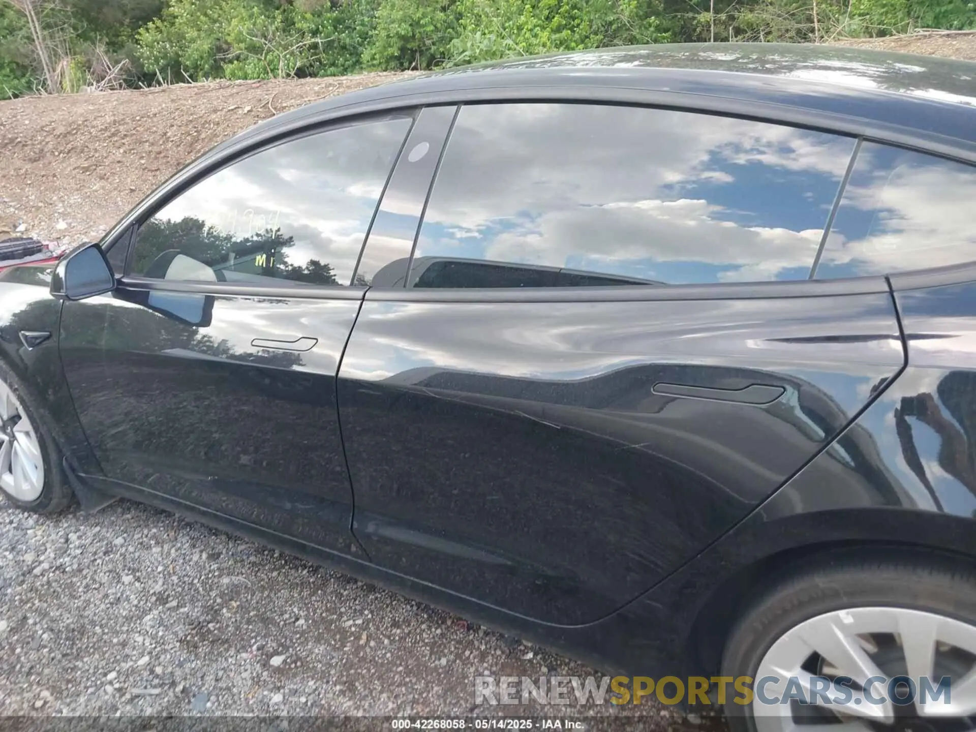 13 Photograph of a damaged car 5YJ3E1EA1NF304355 TESLA MODEL 3 2022