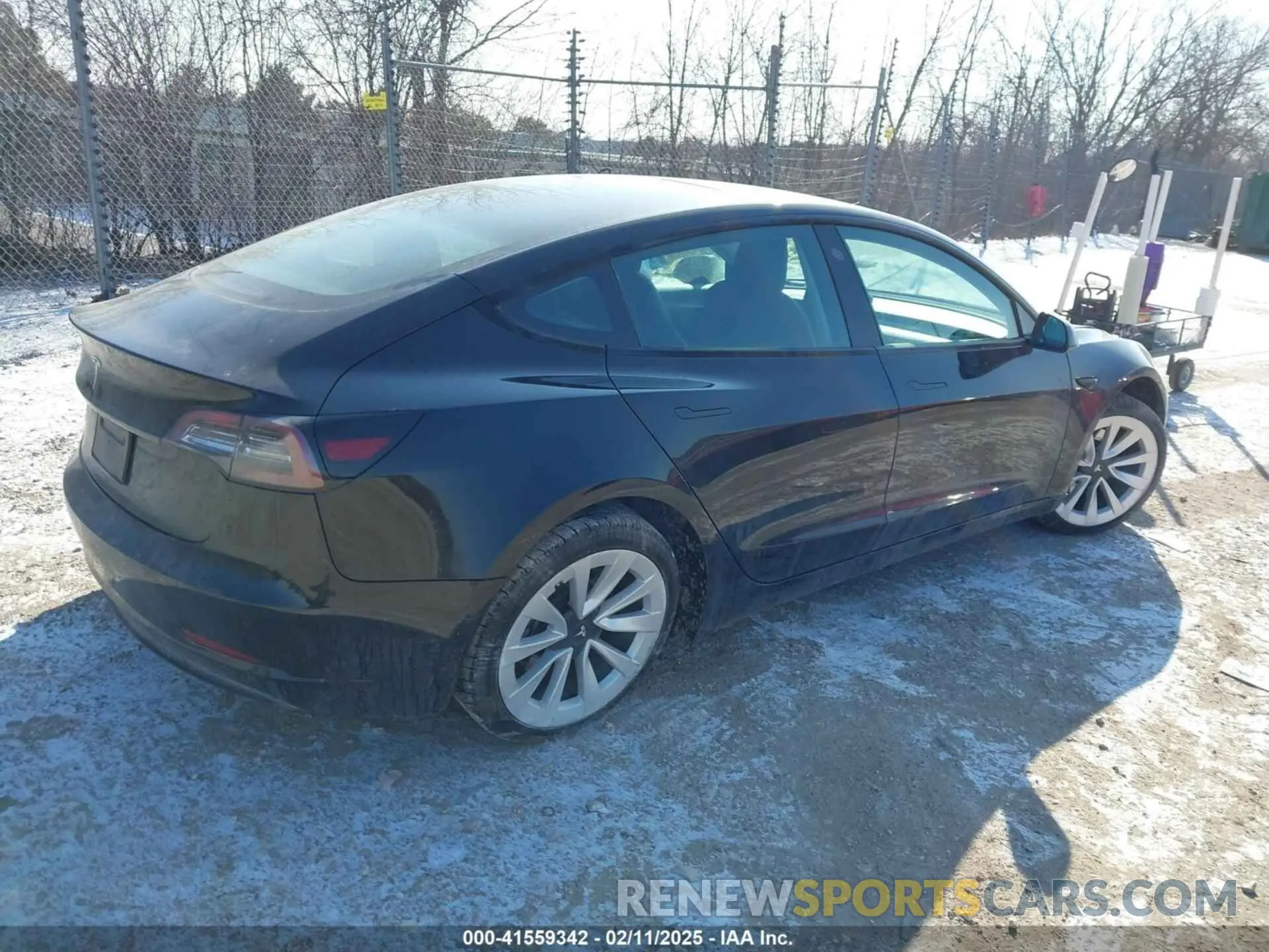 4 Photograph of a damaged car 5YJ3E1EA1NF304811 TESLA MODEL 3 2022