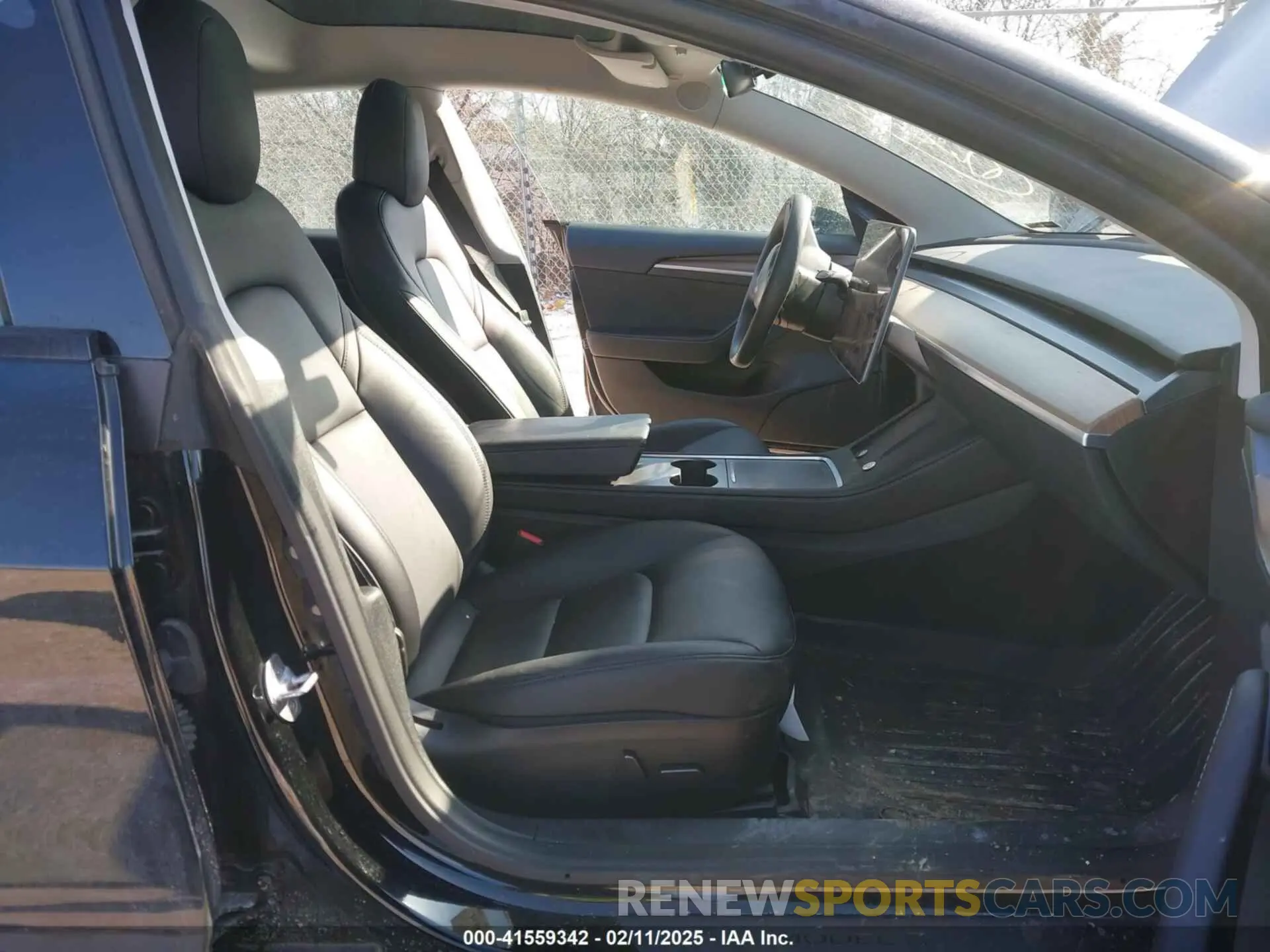 5 Photograph of a damaged car 5YJ3E1EA1NF304811 TESLA MODEL 3 2022