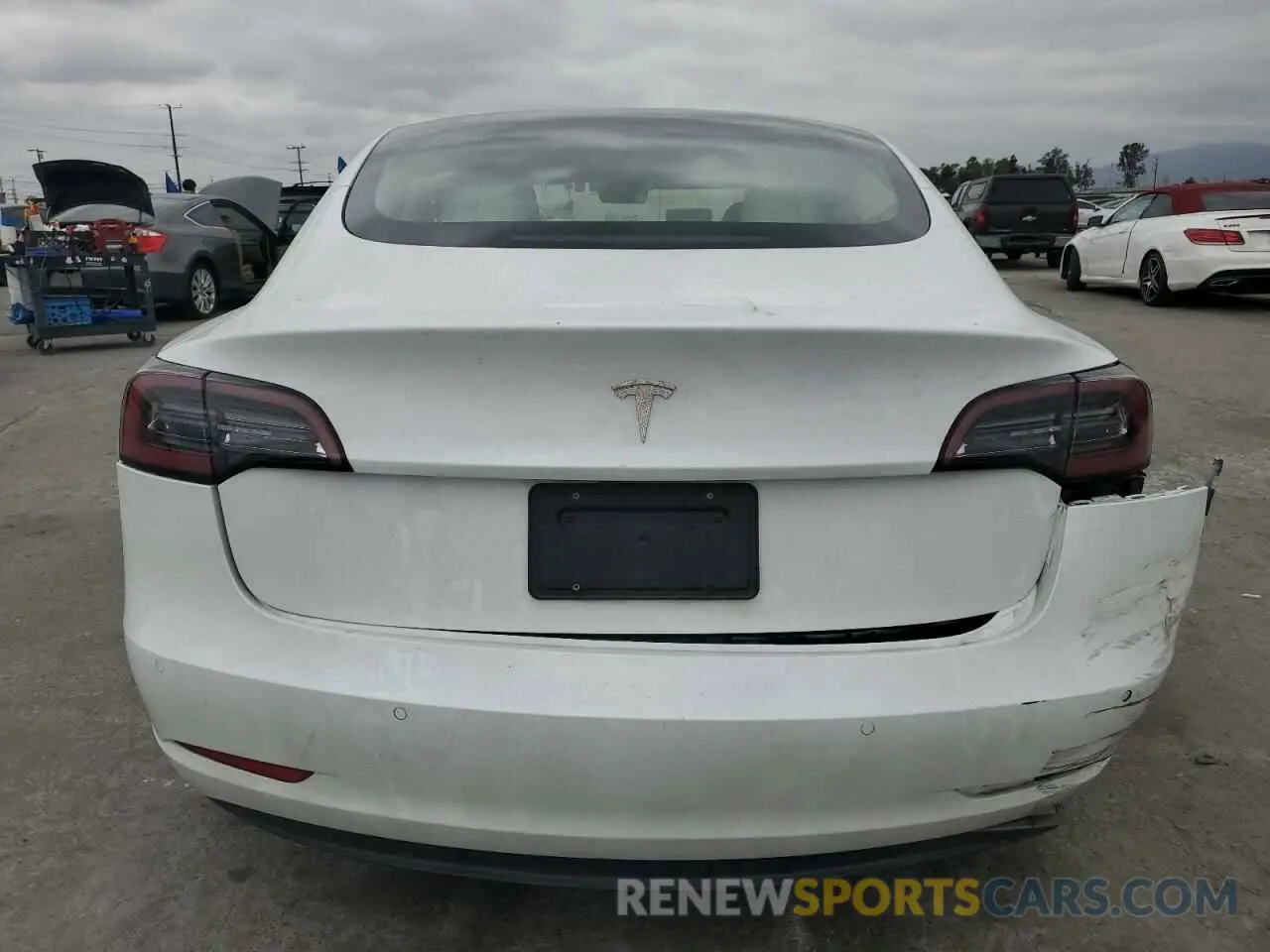 6 Photograph of a damaged car 5YJ3E1EA1NF313024 TESLA MODEL 3 2022