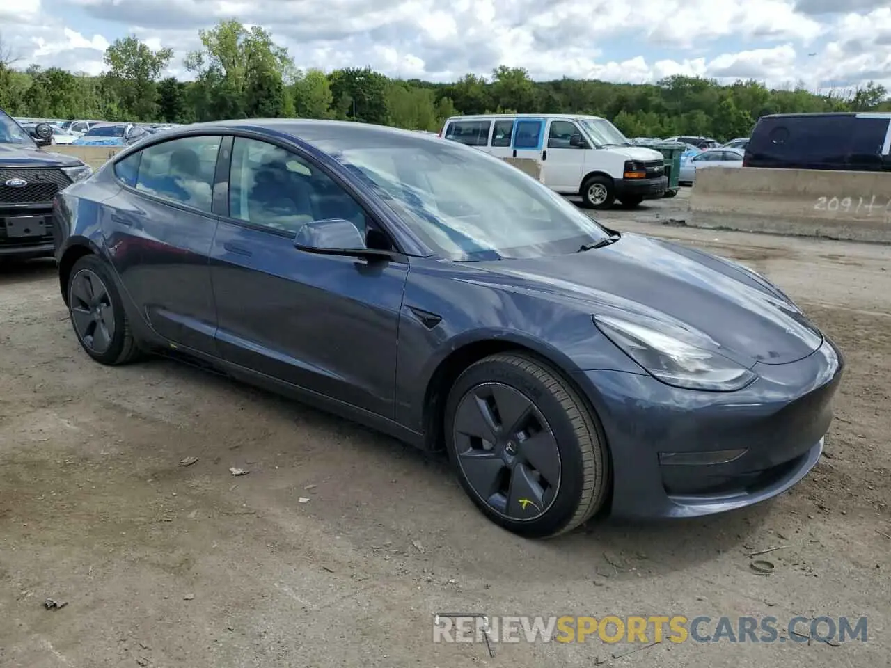 4 Photograph of a damaged car 5YJ3E1EA1NF316618 TESLA MODEL 3 2022