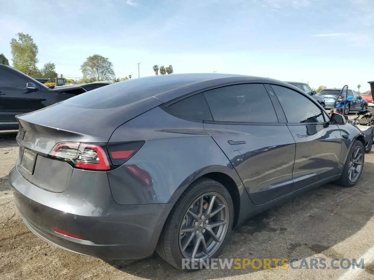 3 Photograph of a damaged car 5YJ3E1EA1NF337727 TESLA MODEL 3 2022