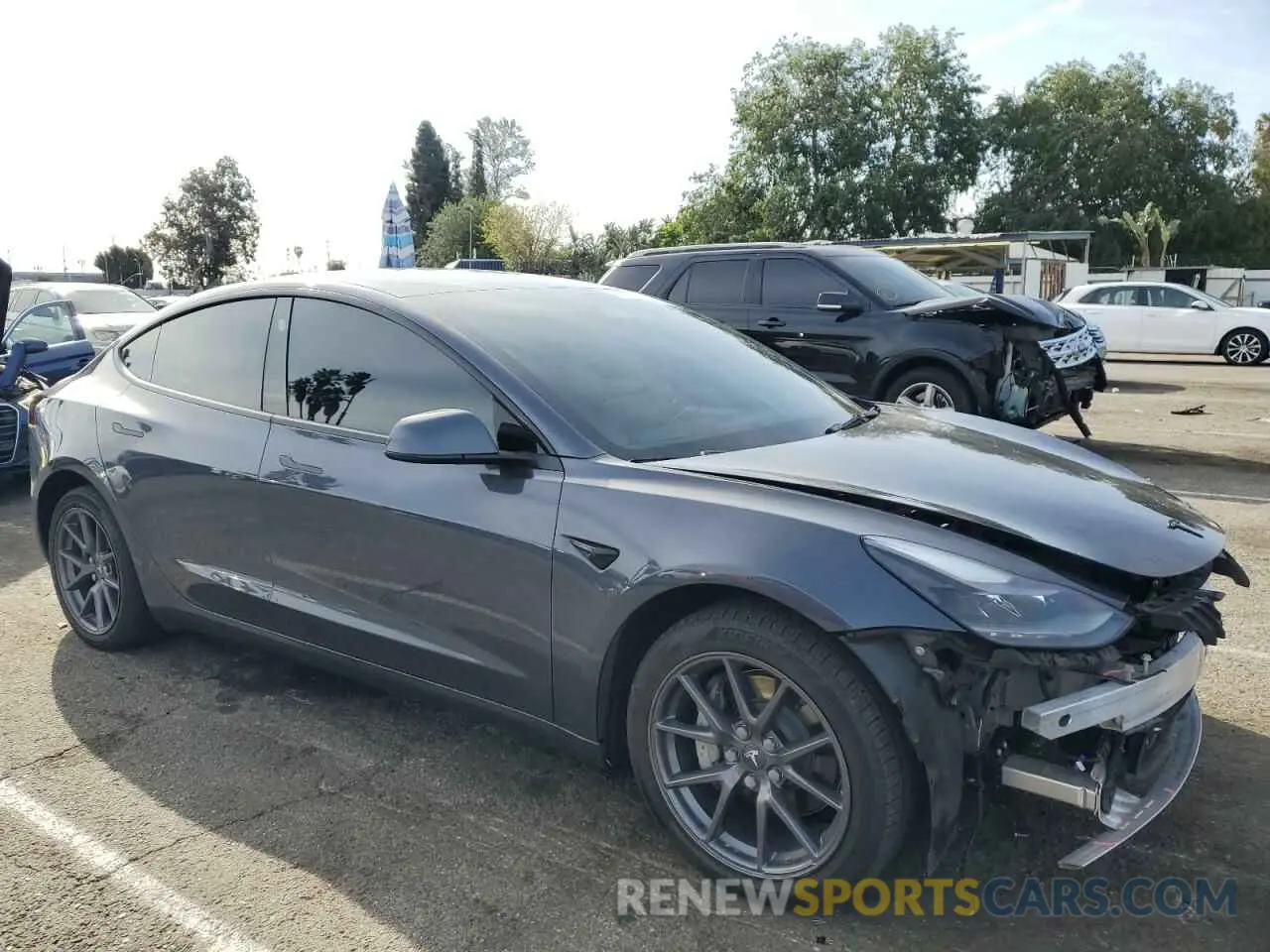 4 Photograph of a damaged car 5YJ3E1EA1NF337727 TESLA MODEL 3 2022