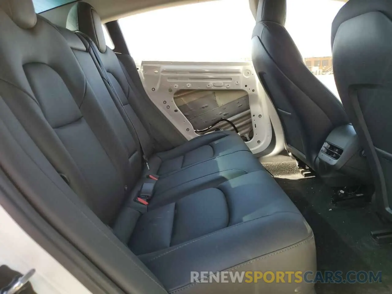 10 Photograph of a damaged car 5YJ3E1EA1NF358755 TESLA MODEL 3 2022