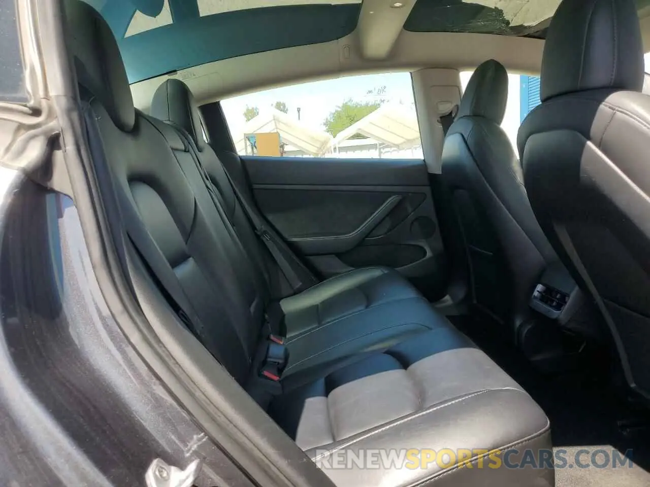 10 Photograph of a damaged car 5YJ3E1EA1NF368556 TESLA MODEL 3 2022