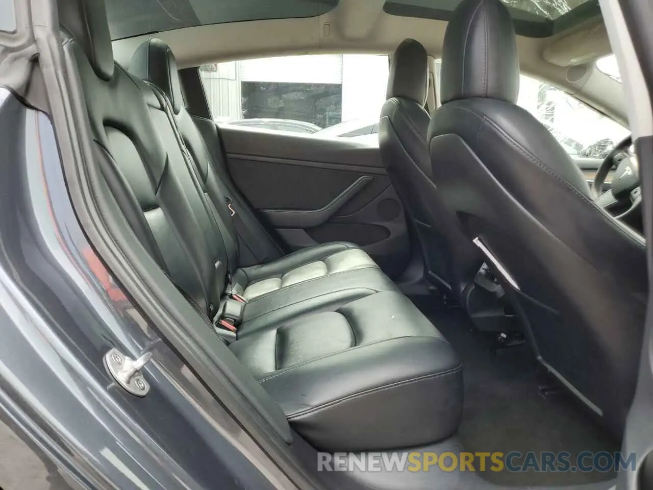 10 Photograph of a damaged car 5YJ3E1EA1NF368573 TESLA MODEL 3 2022