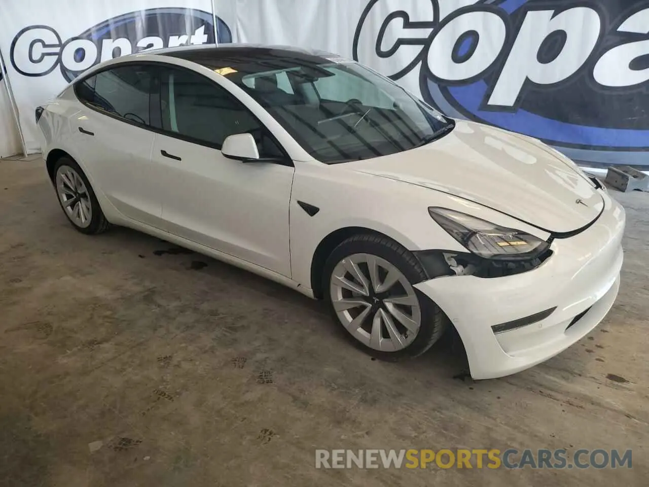 4 Photograph of a damaged car 5YJ3E1EA1NF370517 TESLA MODEL 3 2022