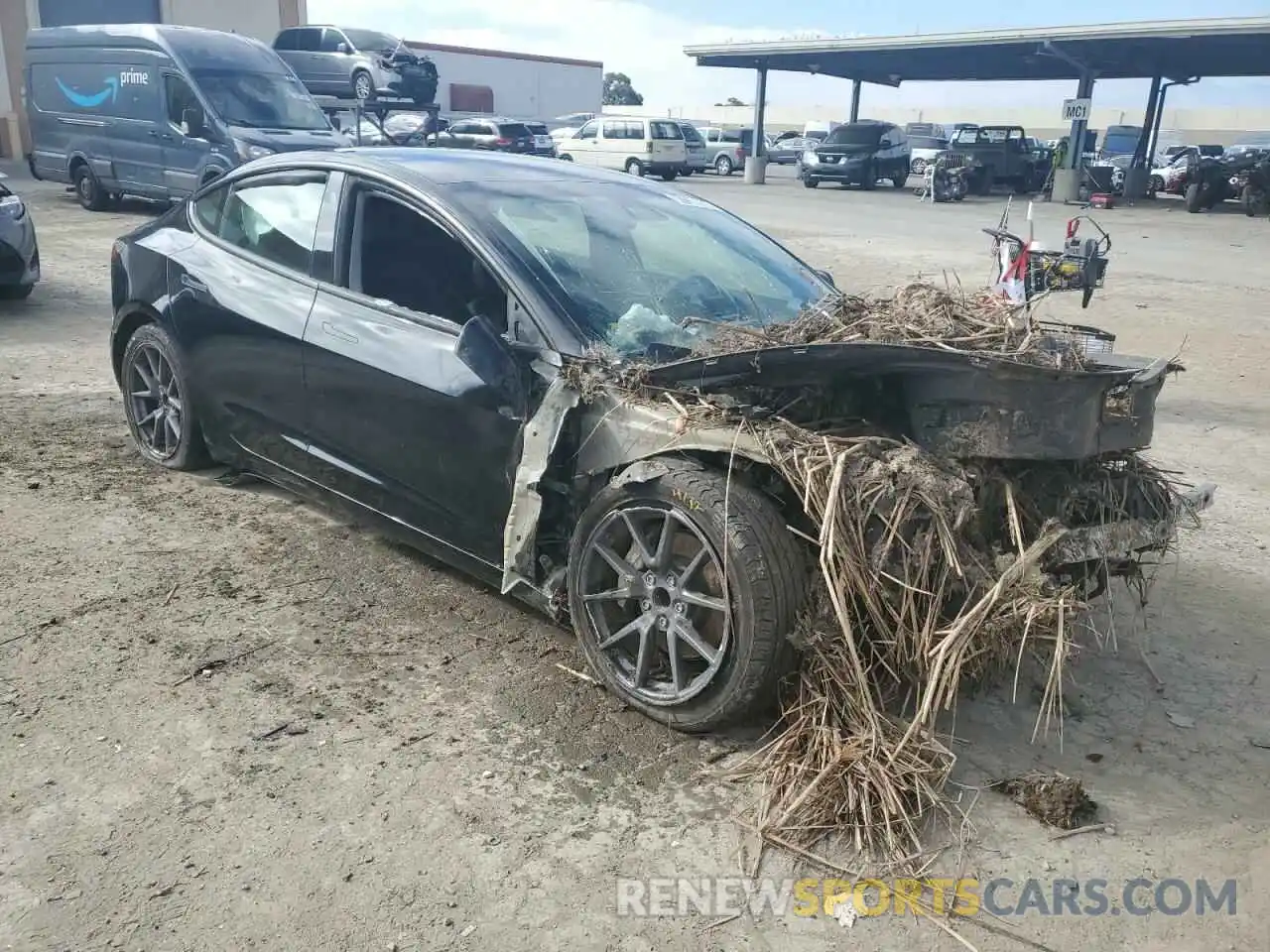 4 Photograph of a damaged car 5YJ3E1EA1NF371411 TESLA MODEL 3 2022