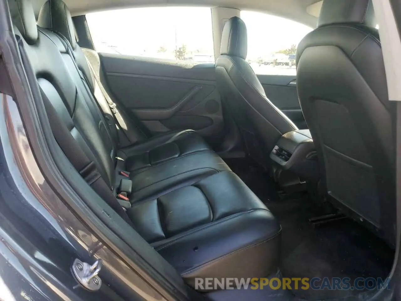 10 Photograph of a damaged car 5YJ3E1EA1NF371487 TESLA MODEL 3 2022