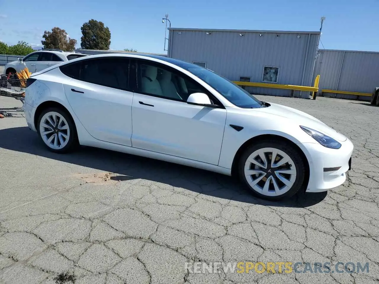 4 Photograph of a damaged car 5YJ3E1EA1NF373904 TESLA MODEL 3 2022