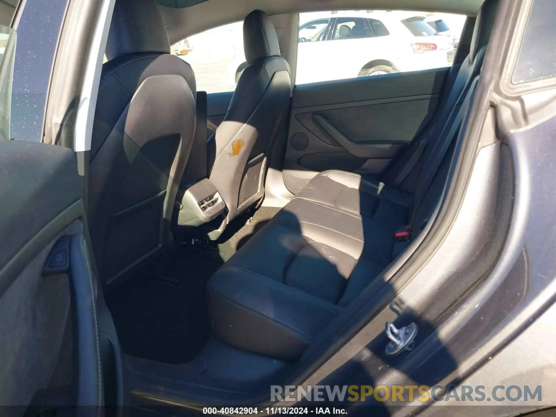 8 Photograph of a damaged car 5YJ3E1EA1NF375166 TESLA MODEL 3 2022