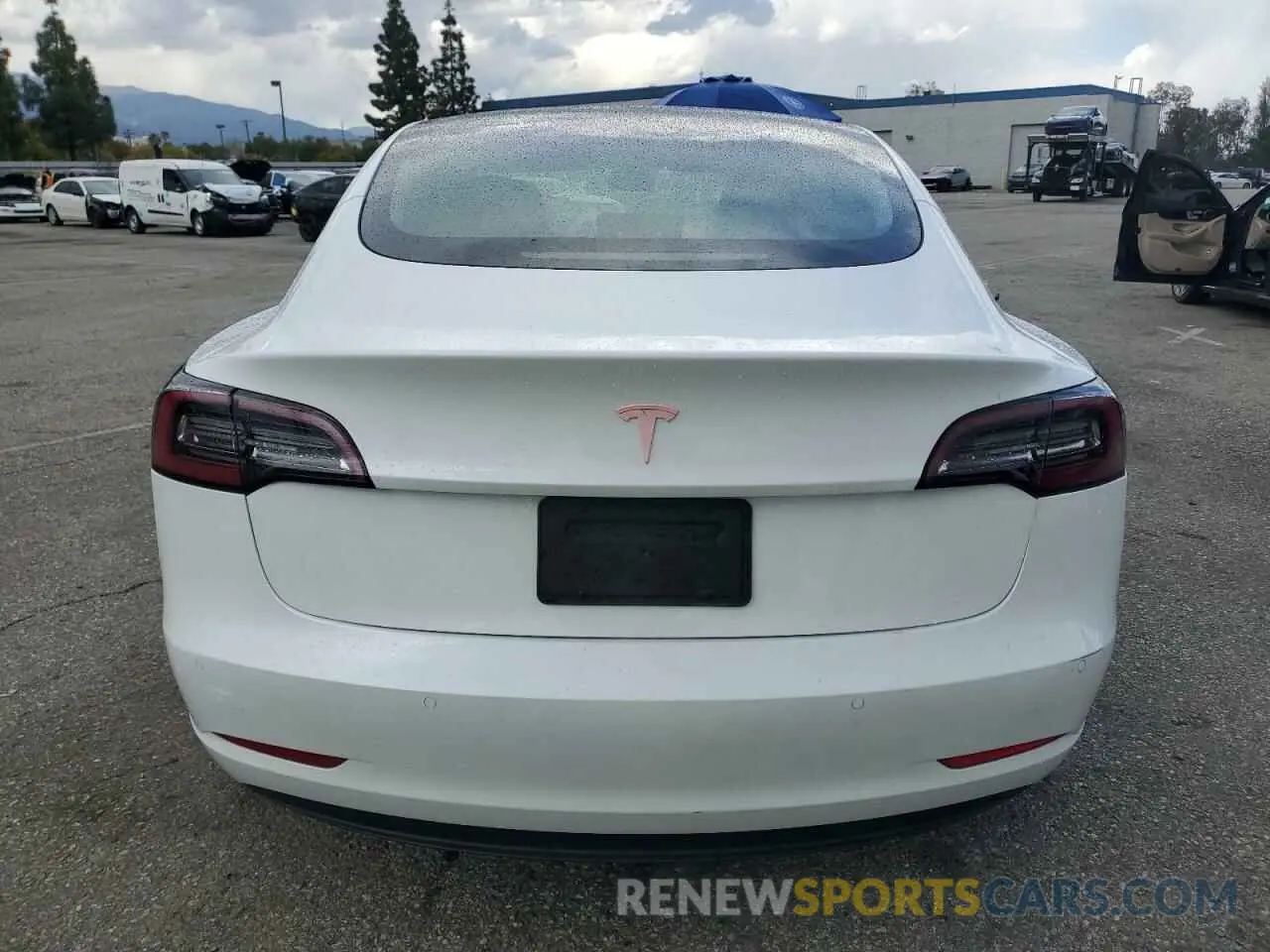 6 Photograph of a damaged car 5YJ3E1EA1NF376236 TESLA MODEL 3 2022