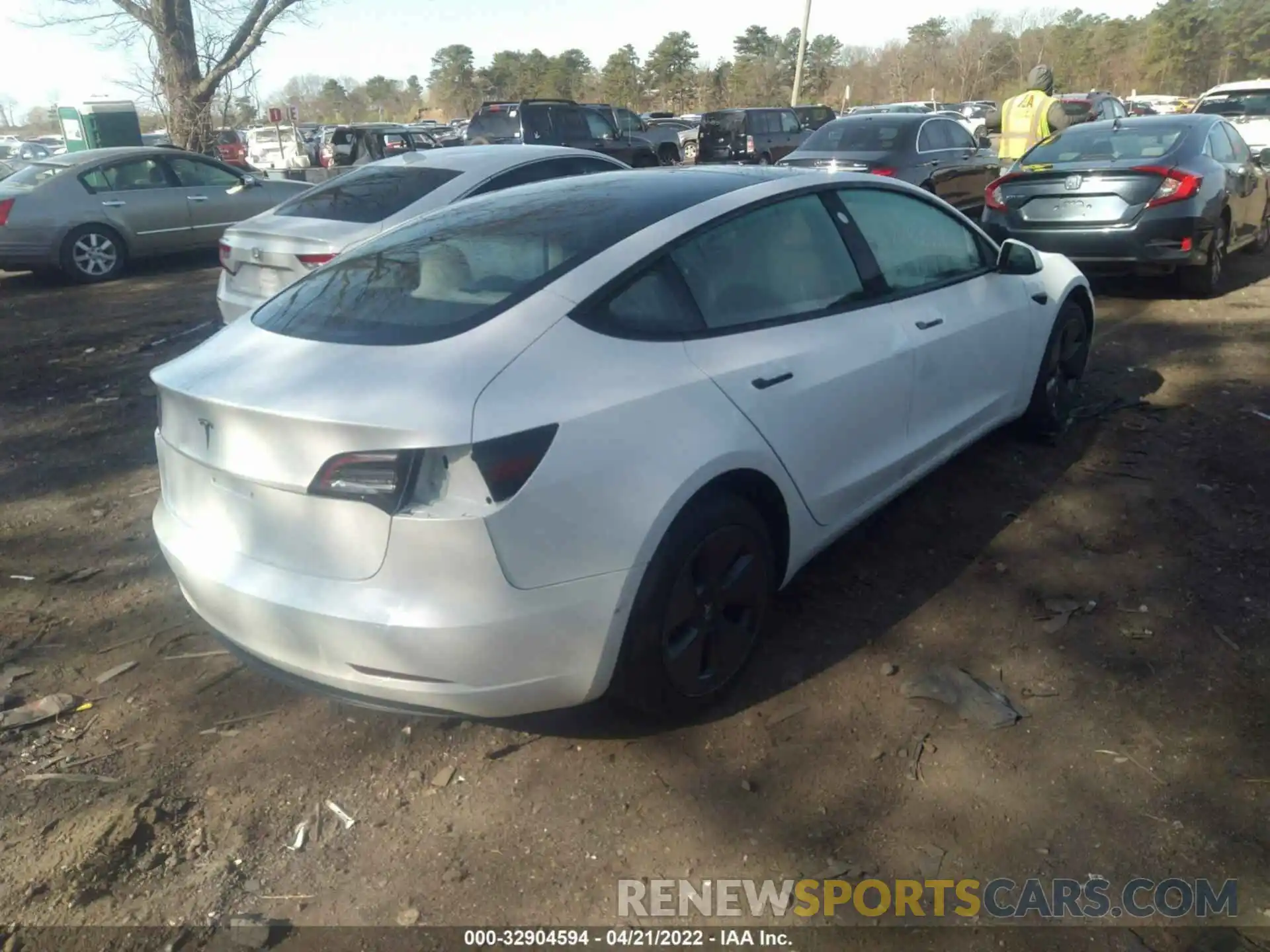 4 Photograph of a damaged car 5YJ3E1EA2NF118811 TESLA MODEL 3 2022