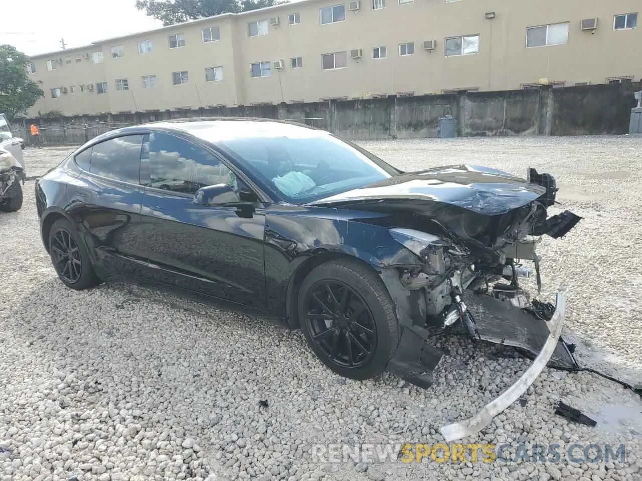 4 Photograph of a damaged car 5YJ3E1EA2NF124334 TESLA MODEL 3 2022