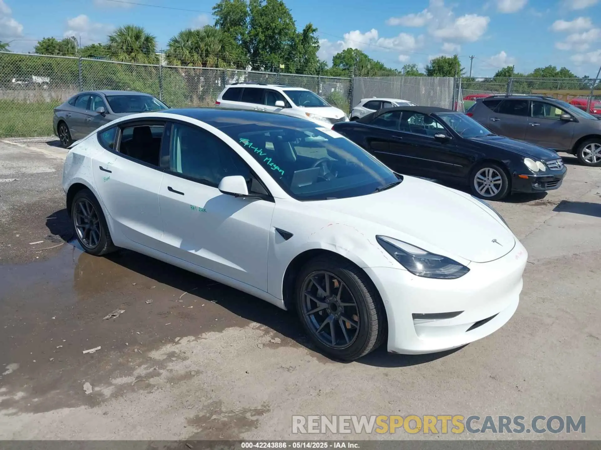 1 Photograph of a damaged car 5YJ3E1EA2NF148570 TESLA MODEL 3 2022