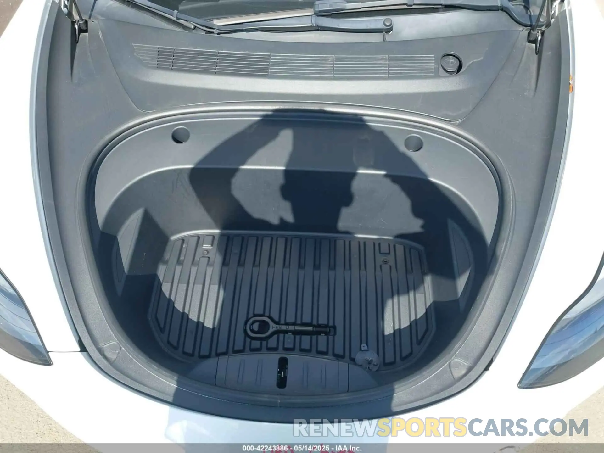 10 Photograph of a damaged car 5YJ3E1EA2NF148570 TESLA MODEL 3 2022